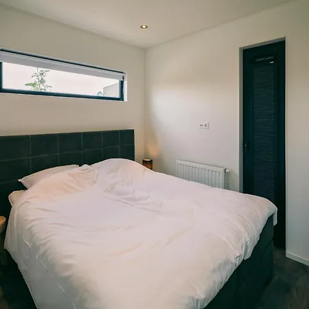 Sustainably Built, 2 Bathroom Bungalow, In 2 Nature Reserves