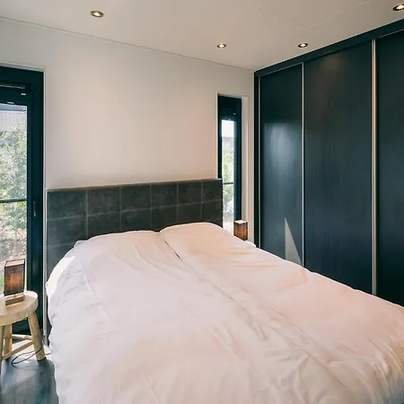 Sustainably Built, 2 Bathroom Bungalow, In 2 Nature Reserves Holiday home Herkingen